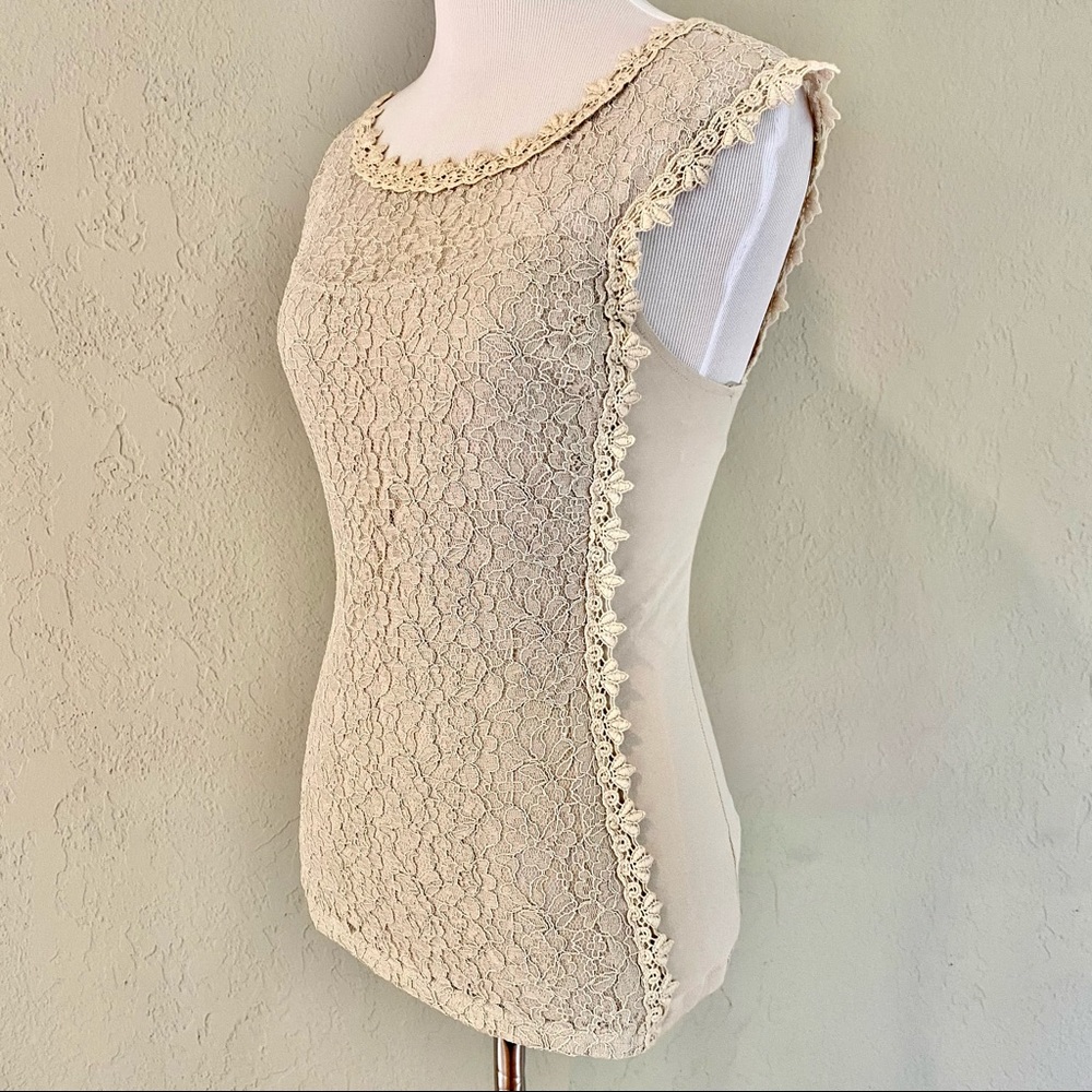 NWOT Express Lace Front Fitted Sleeveless Blouse, XS - Picture 3 of 14